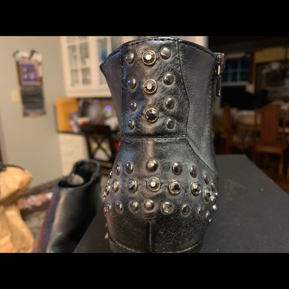 Ladies pewter grey Guess ankle boots - Picture 6 of 7